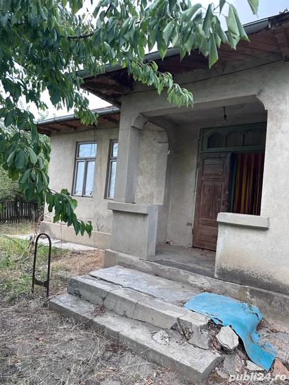 Casă cu 4 camere cu Teren 1610 Mp în Ciochina