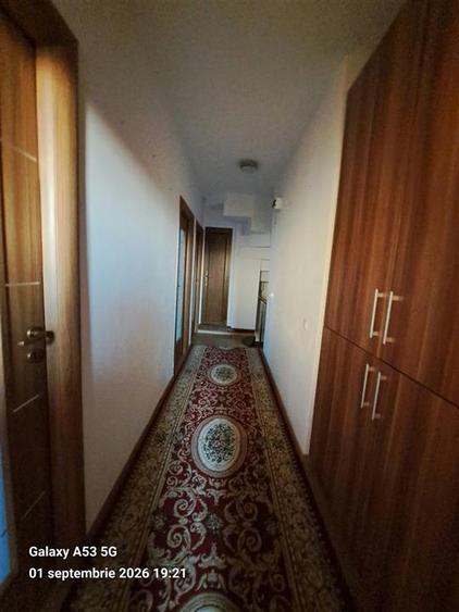 Apartament cu 4 camere decomandat, mobilat în Titan