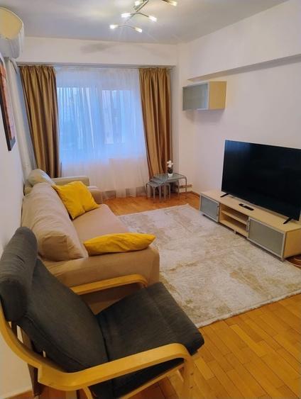 Apartament cu 3 camere decomandat în Tei