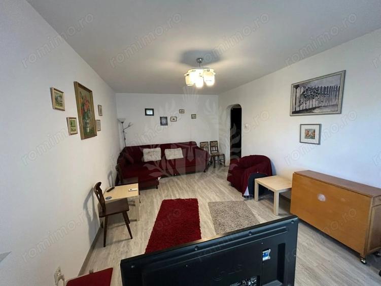 Apartament cu 4 camere decomandat în Malu Roșu
