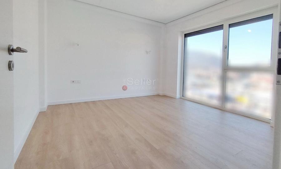 Penthouse cu 5 camere decomandat în Astra