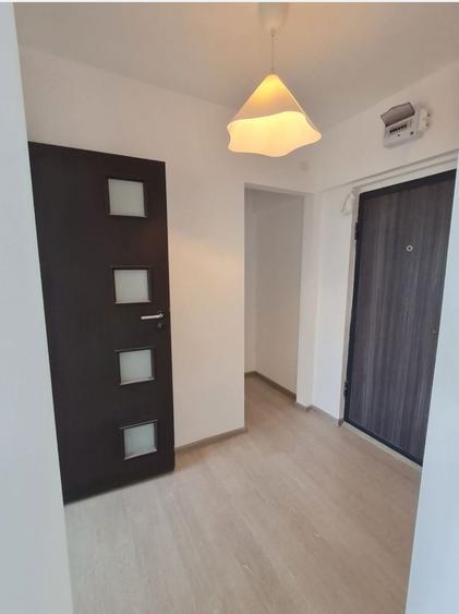 Apartament cu 2 camere semidecomandat în Titan