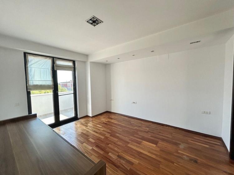 Apartament cu 4 camere decomandat, mobilat în Iancu Nicolae