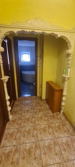 Apartament cu 3 camere decomandat, mobilat în Nerva Traian