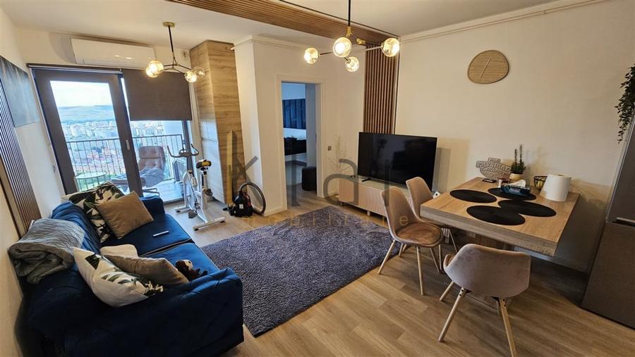 Apartament cu 3 camere semidecomandat, mobilat în Zorilor