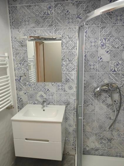 Apartament cu 3 camere decomandat, mobilat în Titan