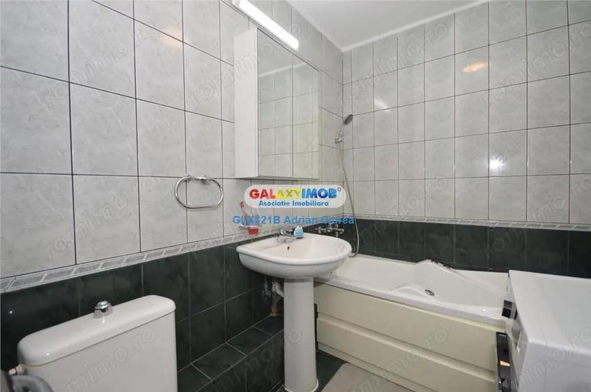 Apartament cu 4 camere semidecomandat, mobilat în Ștefan cel Mare