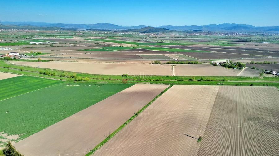 Teren Construcții intravilan de 126800 mp, în Stupini
