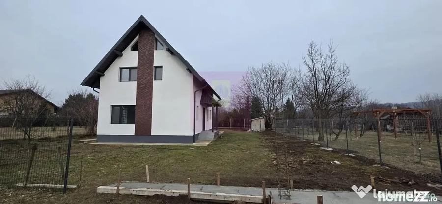 Casă cu 4 camere cu Teren 450 Mp în Brebu