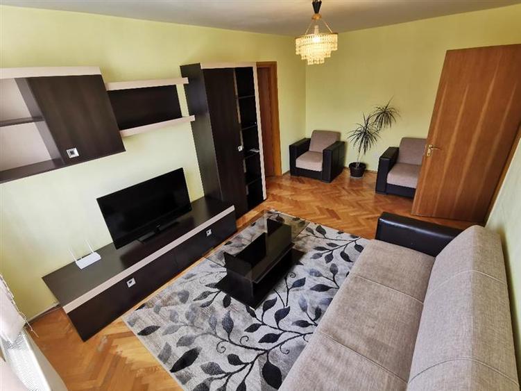 Apartament cu 2 camere semidecomandat, mobilat în Centrul Civic