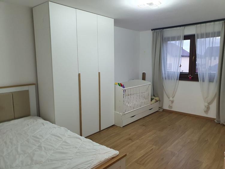 Casă cu 4 camere în Centură