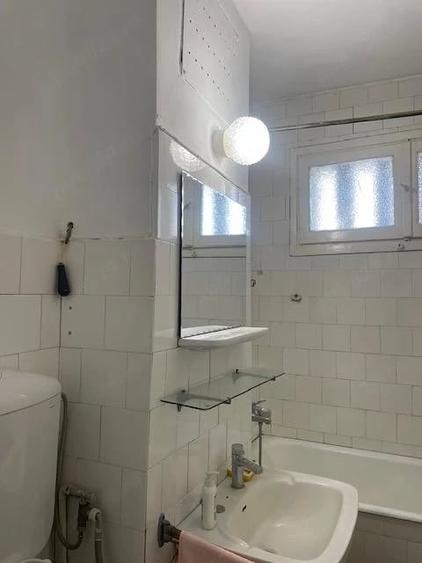 Vand apartament , 3 camere . semidecomandat , etaj 2 , Micro 3 - 4
