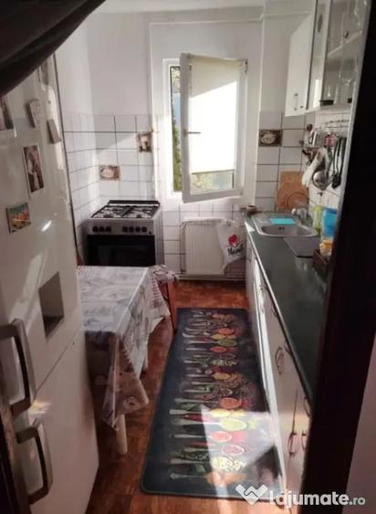 Apartament cu 3 camere semidecomandat în Astra