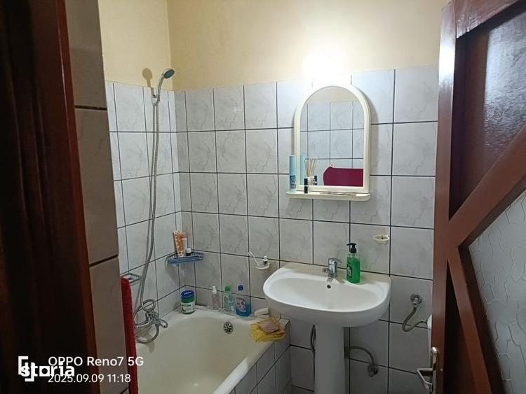 Casă cu 3 camere cu Canalizare în Central