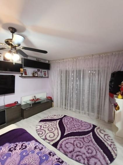 Apartament cu 3 camere decomandat, mobilat în Florești