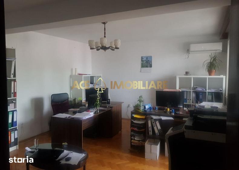 Apartament cu 4 camere, mobilat în Regie