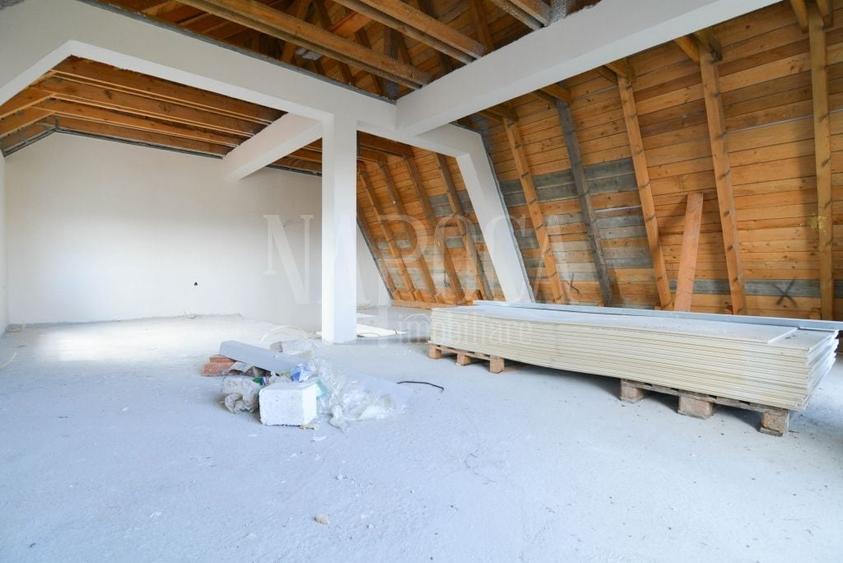 Duplex cu 5 camere cu Canalizare în Dâmbul Rotund