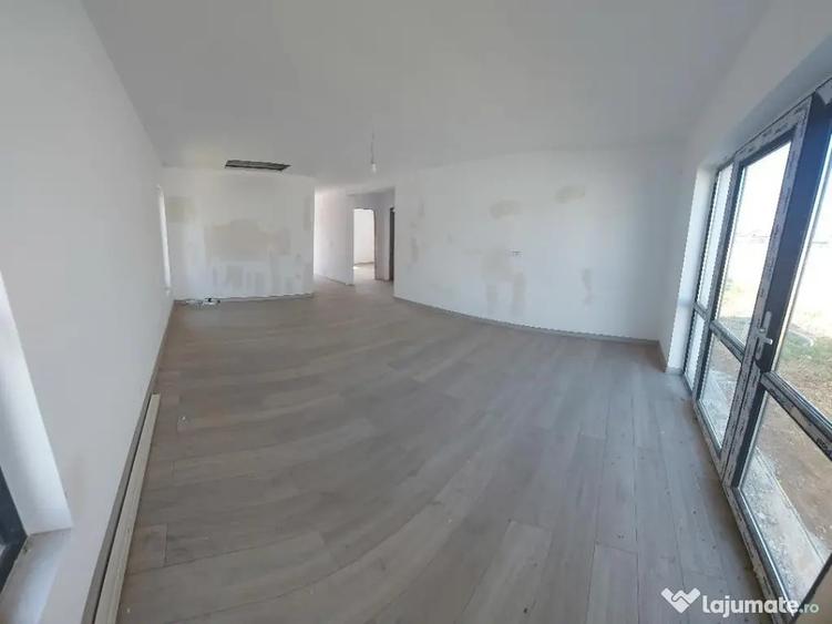 Casă cu 3 camere cu Teren 300 Mp în Central