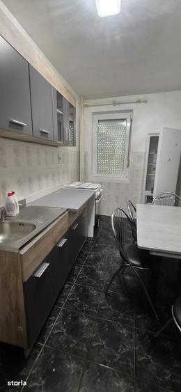 Apartament cu 3 camere decomandat în Complex Studențesc