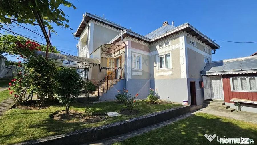 Casă cu 5 camere cu Teren 2078 Mp în Bogata