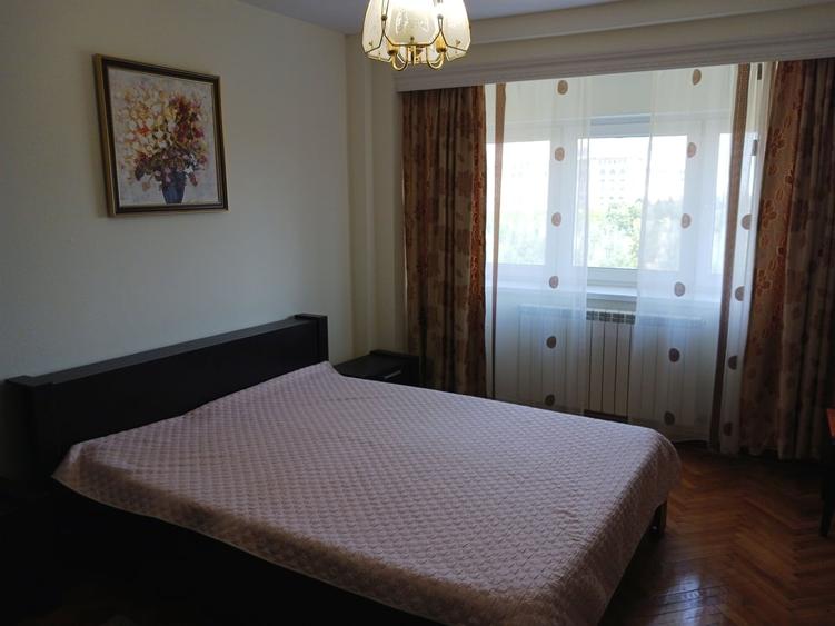 Apartament cu 3 camere decomandat în Libertății