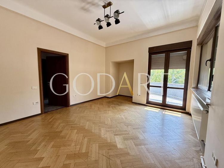 Apartament cu 5 camere decomandat în Dorobanți