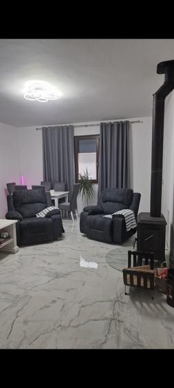 Casă cu 4 camere în Cazasu