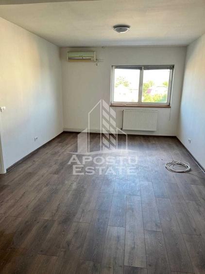 Garsonieră decomandată în Girocului