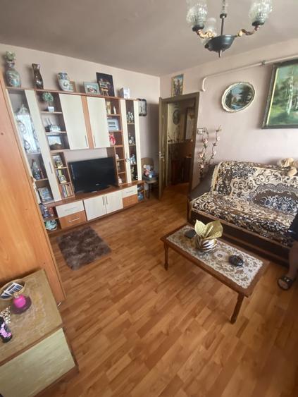 Apartament cu 2 camere semidecomandat, mobilat în Filiași