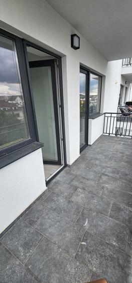 Apartament cu 2 camere decomandat în Tractorul