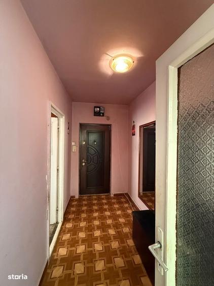 Apartament cu 3 camere decomandat în Girocului