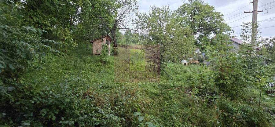 Casă individuală cu 4 camere cu Canalizare în Est