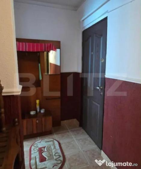 Apartament cu 3 camere semidecomandat, mobilat în Micro 4