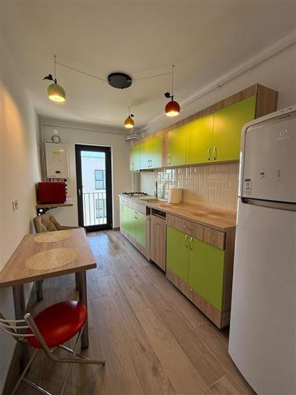 Apartament cu 3 camere decomandat, mobilat în Cristian