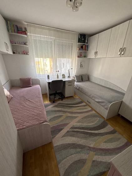Apartament cu 3 camere decomandat, mobilat în Tudor