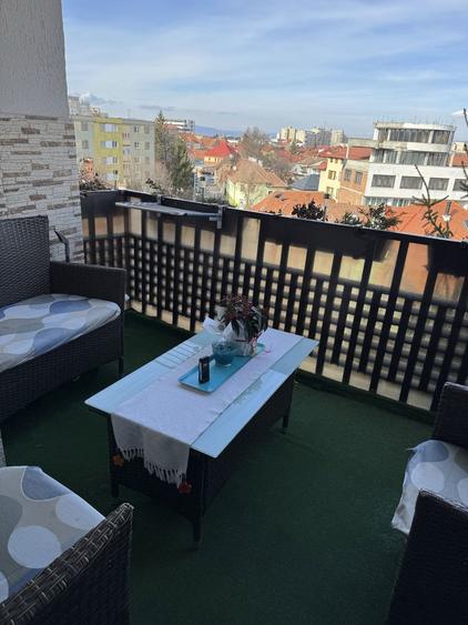 Apartament cu 4 camere decomandat în Centrul Civic