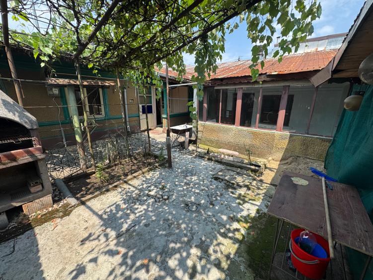 Casă individuală cu 4 camere cu Canalizare în Rahova