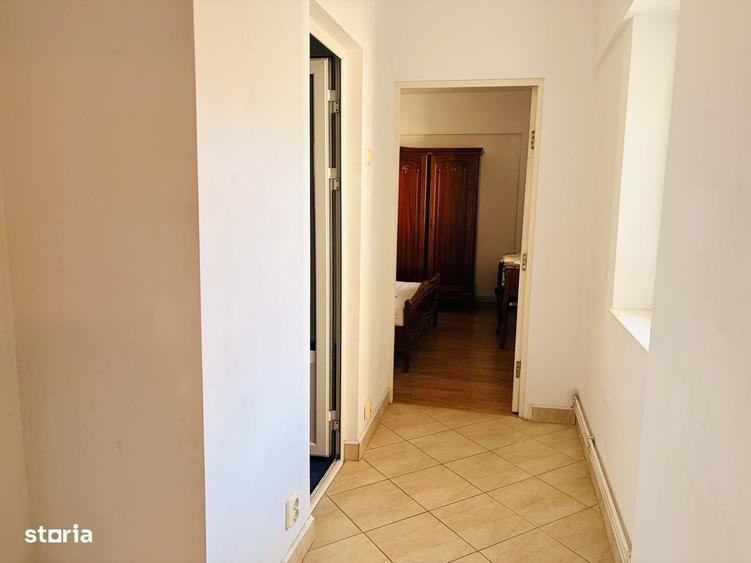 Apartament cu 2 camere decomandat în Hala Centrală