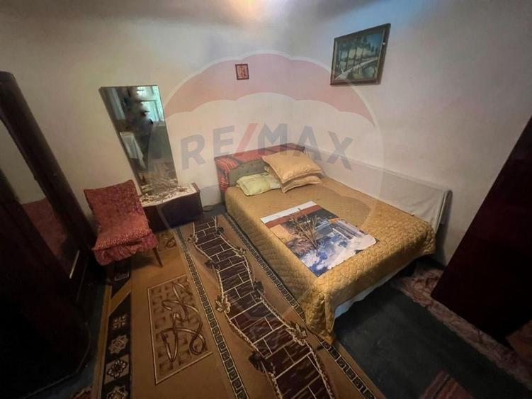 Casă cu 4 camere cu Teren 2366 Mp în Căiata