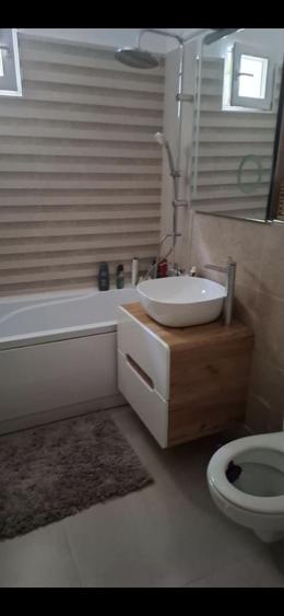 Apartament cu 3 camere decomandat în Calea București