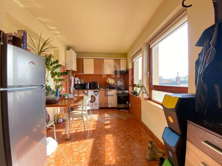 Apartament cu 2 camere semidecomandat, mobilat în Mărăști