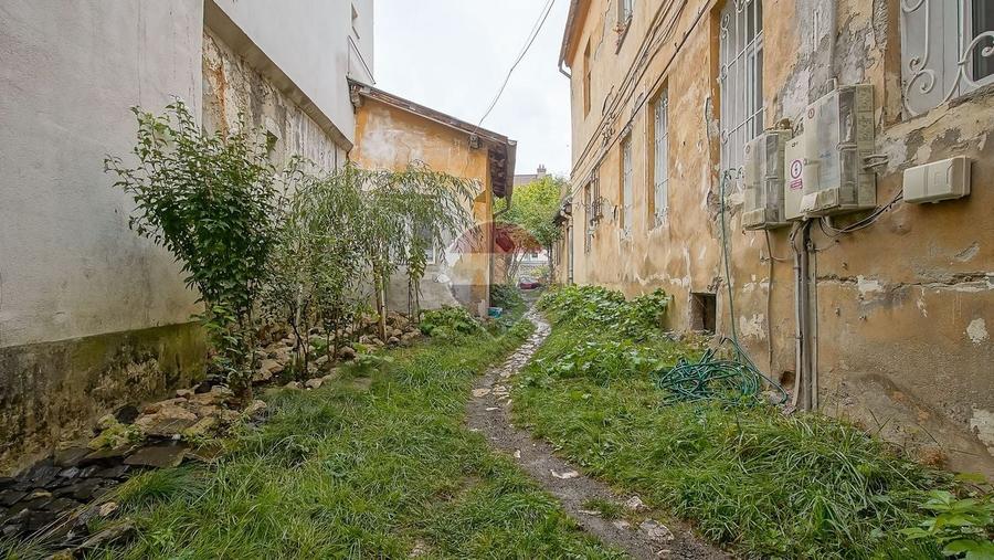 Apartament cu 2 camere semidecomandat, mobilat în Centrul Istoric