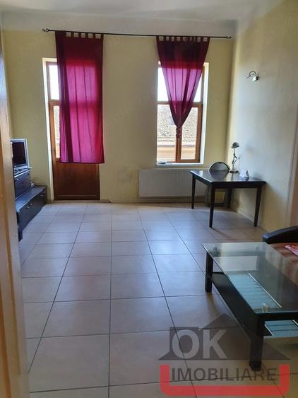 Apartament cu 5 camere decomandat în Central