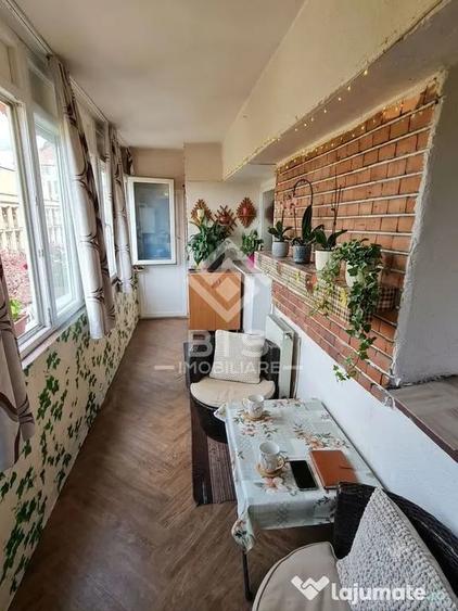Apartament cu 4 camere decomandat în Central