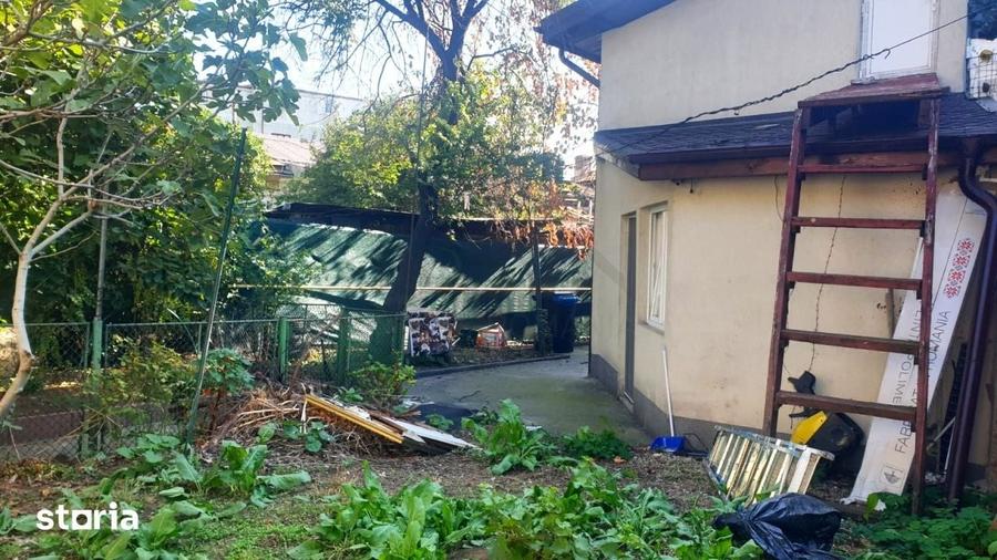 Casă cu 5 camere cu Teren 243 Mp în Victoriei