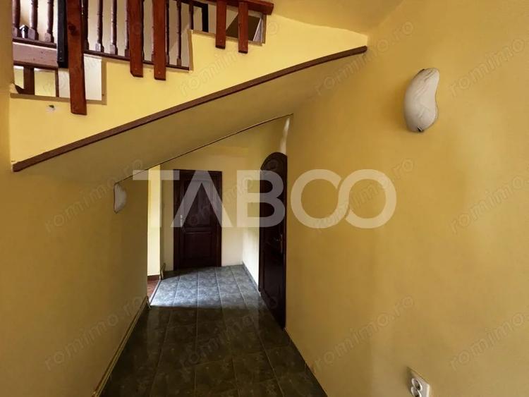 Casă cu 5 camere cu Teren 250 Mp în Cisnădioara