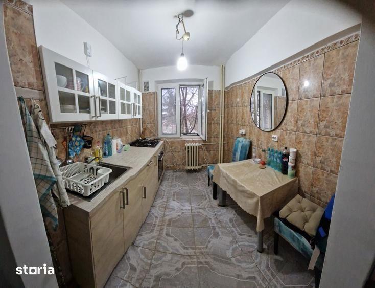 Apartament cu 3 camere semidecomandat, mobilat în Bucureștii Noi