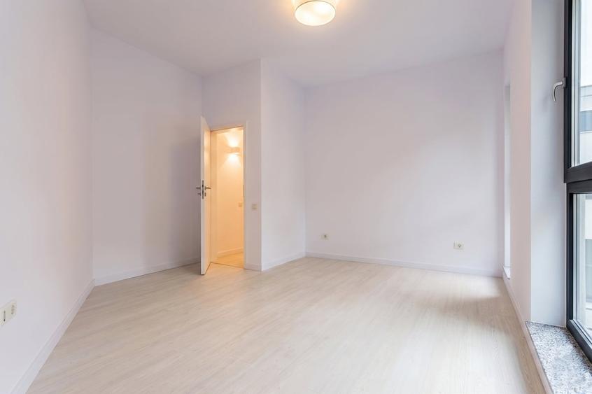 Apartament cu 4 camere semidecomandat în Timpuri Noi