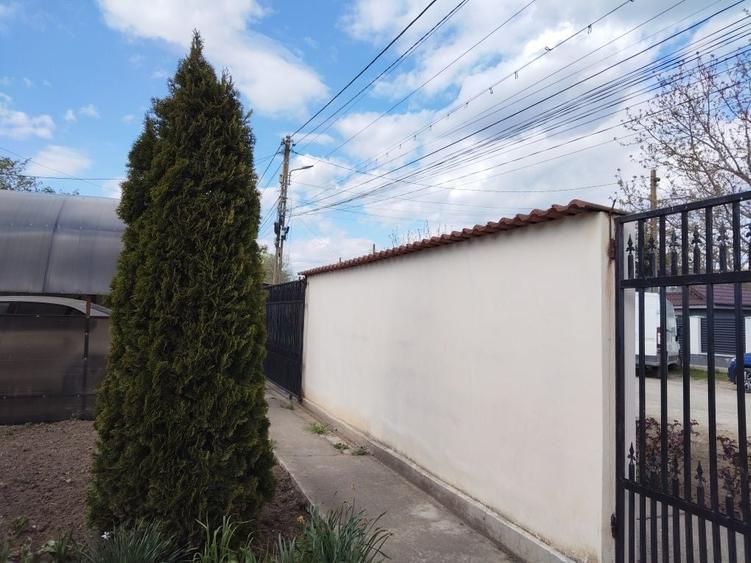 Casă cu 3 camere cu Teren 700 Mp în Amara