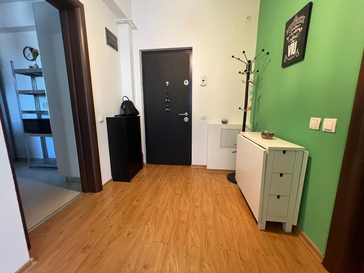 Apartament cu 3 camere semidecomandat în Giurgiului